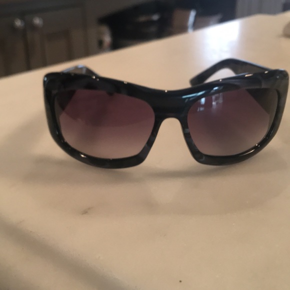 Gucci Accessories - Ladies Gucci Marble Grey Sunglasses Like New!!